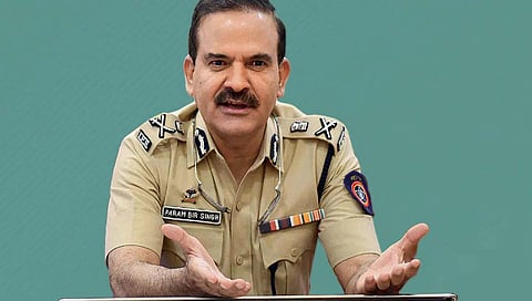 param bir singh suspension : परमबीर सिंग यांच्या निलंबन आदेशावर मुख्यमंत्र्यांनी केली स्वाक्षरी?