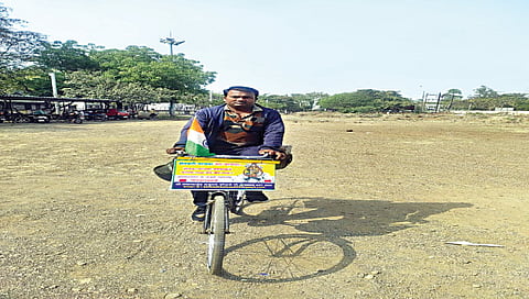 बळीराजासाठी 100 दिवसांपासून तरुणाची सायकलवारी! ; शेतकरी बाळासाहेब कोळसे यांची आतापर्यंत 32 जिल्ह्यांमध्ये जनजागृती