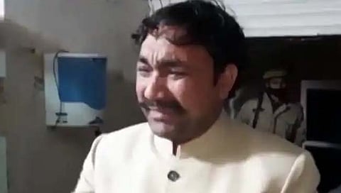अर्शद राणा धाय माकलून रडतानाचा व्हिडीओ उत्तर प्रदेशमध्ये चर्चेचा विषय ठरला आहे.