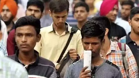 Unemployment Rate : शहरी भागात ९. ३ तर ग्रामीणमध्ये ७.३ टक्के बेरोजगारी दर