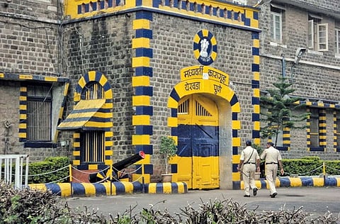 Pune Yerwada jail : येरवडा कारागृहात पुन्हा कैद्यावर हल्ला; पत्र्याच्या तुकड्याने वार