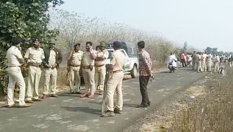 Hingoli : पातोंड्यात अतिक्रमण हटविण्यासाठी गेलेल्या वन विभागाच्या पथकावर दगडफेक, कर्मचार्यांचा हवेत गाेळीबार