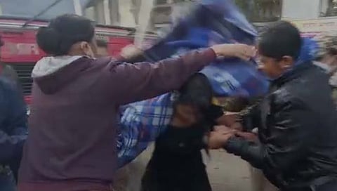 सातारा : जिल्हाधिकारी कार्यालयासमोर महिलेचा आत्मदहनाचा प्रयत्न