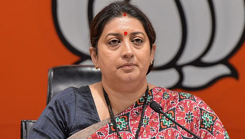 स्मृती इराणी : सात वर्षात ‘बेटी बचाओ बेटी पढाओ’ योजनेतील ६८३ कोटींपैकी ४०१ कोटी जाहिरातींवर खर्च
