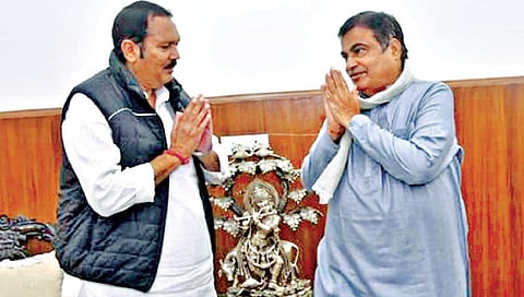 अधिवेशन कालावधीत खा. उदयनराजे भोसले यांनी मंत्री नितीन गडकरी यांची भेट घेऊन विविध विकासकामांवर चर्चा केली.