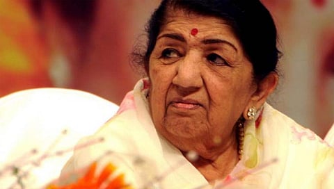 कोल्हापूर : भारतरत्न लता दीदी मंगेशकर यांच्या निधनाची बातमी अत्यंत वेदनादायी