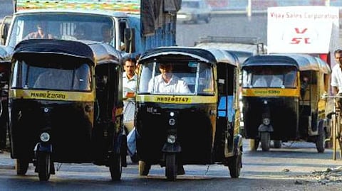 पुणे : कधी शर्ट, तर कधी पँट वेगळी ! नव्या रिक्षाचालकांकडून युनिफॉर्म नियमांची ऐशीतैशी