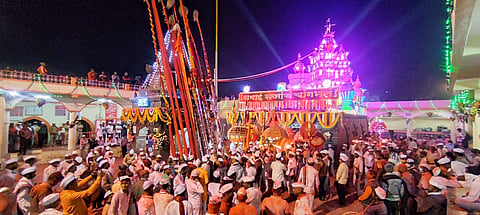 श्री क्षेत्र वीर (ता. पुरंदर) येथे श्रीनाथ म्हस्कोबा महाराज व माता जोगेश्वरीचा विवाह सोहळा मानकऱ्यांच्या उपस्थितीत रंगला.