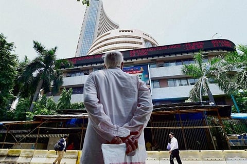 Stock Market Closing Bell | बाजारात घसरण कायम, सेन्सेक्स ४५४ अंकांनी घसरला, Nestle ला फटका