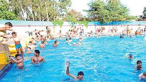 पिंपरी : पोहण्यासाठी मोजा वीस रूपये; पालिका जलतरण तलावांच्या तिकीट, पासदरात दुप्पटीने वाढ