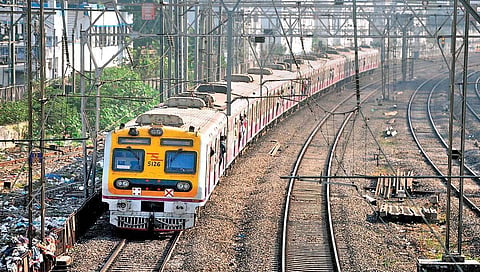 Central Railway : मध्य रेल्वेच्या वीस गाड्या रद्द; 3 उशिरा धावणार