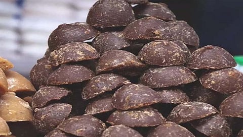 Chemical Free Jaggery : भेसळयुक्त गुळामुळे आरोग्यावर परिणाम, केमिकल विरहीत गुळ असा ओळखा