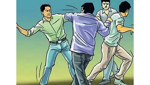 सोलापूर : प्रेयसीबरोबर हॉटेलात आलेल्या तरूणावर जमावाकडून हल्ला