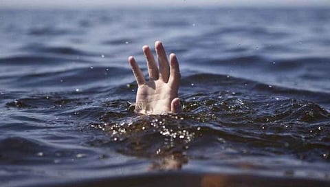 Nandurbar : नदीला आलेल्या पुरात तीन चिमुकले वाहून गेले..,गाव पाडे सुन्न झाले