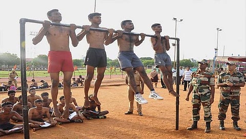 सैन्य भरती बंद केलेली नाही : केंद्र सरकार