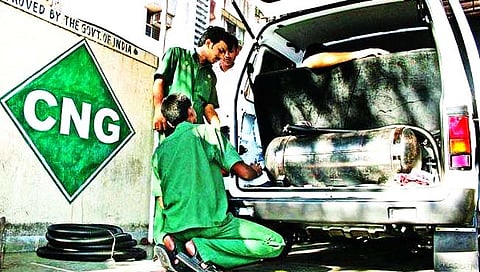 CNG- PNG prices | सीएनजी ३ रुपयांनी महागला, पीएनजी दरातही २ रुपयांची वाढ