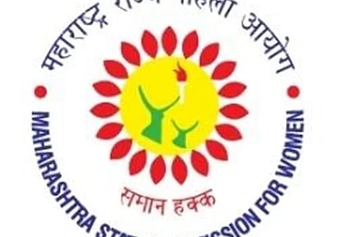 पुणे : महिला आयोगाच्या अध्यक्षांनी घेतली चाकू हल्ल्यातील जखमी मुलीची भेट