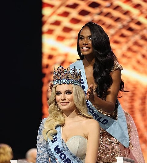 Miss World 2021 : पोलंडच्या कॅरोलिनानं जिंकला मिस वर्ल्ड २०२१ चा किताब, भारतीय वंशाची श्री सैनी ठरली फर्स्ट रनर अप
