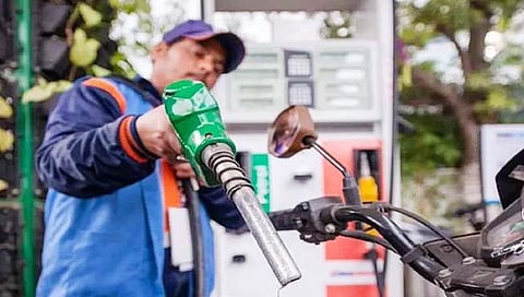 Petrol Diesel Rates Today : सलग दुसऱ्या दिवशी पेट्रोल-डिझेल दरवाढ; किती पैशांची वाढ झाली, जाणून घ्या