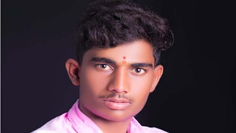 बीड : ‘व्हॉटस् अॅप’वर I miss you, Sorry स्टेट्स ठेऊन युवकाची आत्महत्या