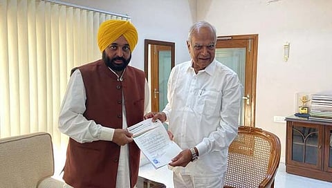 भगवंत मान यांच्याकडून सत्तास्थापनेचा दावा, राज्यपालांची घेतली भेट www.pudharinews