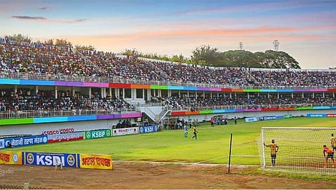 कोल्हापूर : शाहू स्टेडियमवर यायला लागतंय ! फुटबॉल सामने आता सर्वांसाठी खुले