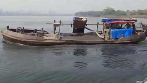 कल्याण : खाडीत अवैध रेती उपसा करणाऱ्यांविरोधात धडक कारवाई