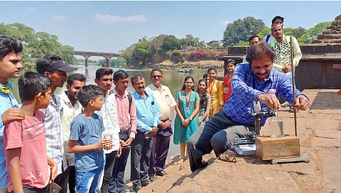 science day : विद्यार्थ्यांनी वैज्ञानिक दृष्टीकोन जोपासावा : प्रा. कारंजकर