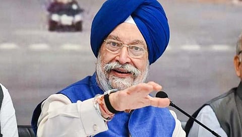 केंद्रीय पेट्रोलियम मंत्री म्हणाले , “पेट्रोल-डिझेलचे दर कमी करणे राज्यांच्या हातात आहे”