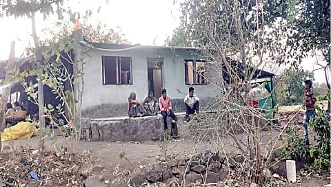 नामपूर : हेच ते महड गावातील सोनवणे यांचे घर.