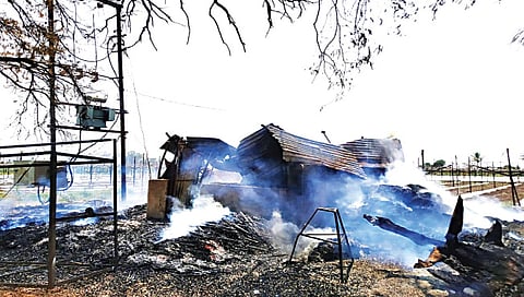 दिंडोरी : जानोरी येथील महावितरण कंपनीच्या ट्रान्स्फॉर्मरमुळे आगीत भस्मसात झालेले शेतकर्याचे घर.