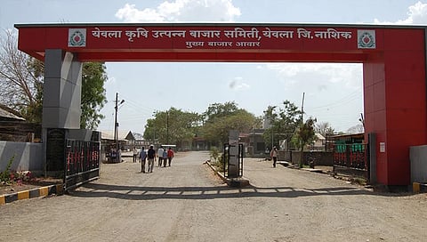 Nashik News : येवला बाजार समितीत मापारी-व्यापारी वाद; लिलाव ठप्प