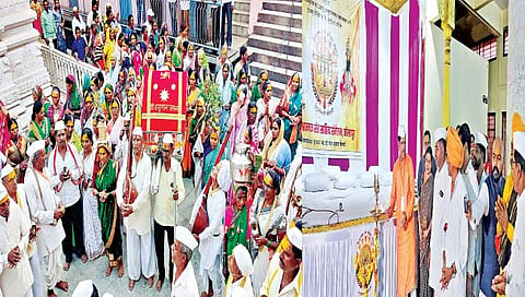 मुदाळतिट्टा : वारकर्यांच्या मांदियाळीत रंगला ग्रंथदिंडी सोहळा!