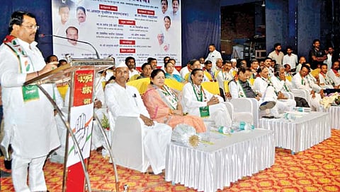 विजय वडेट्टीवार म्हणाले, ओबीसी महामंडळाच्या कर्ज वसुलीस स्थगिती