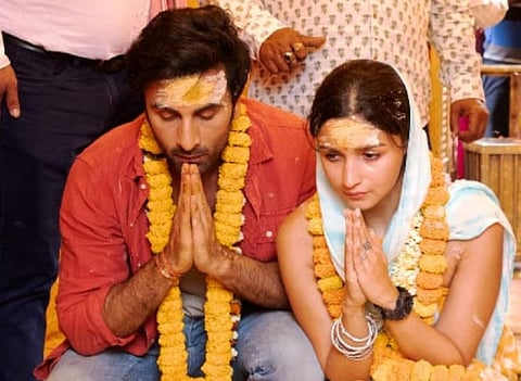 Ranbir-Alia Wedding : आलिया-रणबीर यांच्या वैवाहिक जीवनाबाबत ज्योतिषी म्हणतात, दोघांच्याही आयुष्यात…”