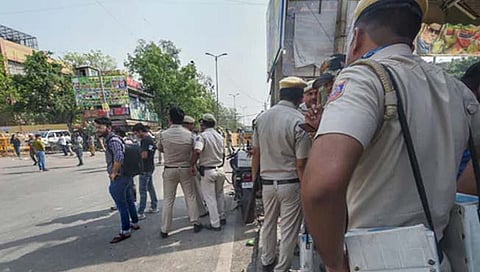 दिल्लीतील जहांगीरपुरी परिसरातील पाेलिस बंदाेबस्तात वाढ करण्यात आली आहे.