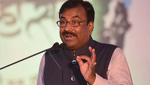 पर्यावरणाचा समतोल बिघडल्याने मागील दोन वर्षात पक्षांचा मोठ्या प्रमाणात मृत्यू : सुधीर मुनगंटीवार
