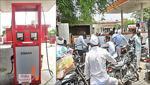 मालेगाव : मालेगाव- नामपूर रस्त्यावरील पंपावर झळकलेला डिझेल शिल्लक नसल्याचा फलक; दुसर्या छायाचित्रात सटाणा-मालेगाव रस्त्यावरील पंपावर पेट्रोल टँकर खाली होत असताना बाहेर वाहनधारकांच्या लागलेल्या रांगा. ( छाया : सुदर्शन पगार)