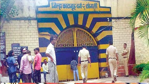 नामचीन आठ गुंडांच्या टोळ्या सांगलीत दाखल www.pudharinews.