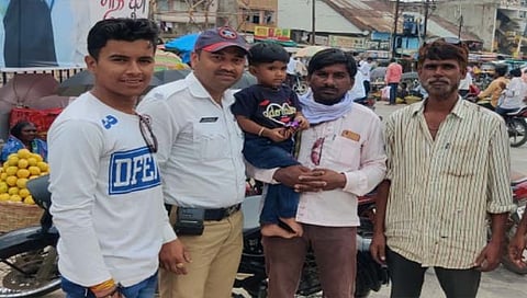 हिंगोली : पोलीस कर्मचार्याच्या सतर्कतेने बेपत्ता मुलगी कुटुंबियांच्या स्वाधीन www.pudharinews.
