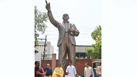 इंदू मिलमधील डॉ. बाबासाहेब आंबेडकर यांच्या पुतळ्याची प्रतिकृती