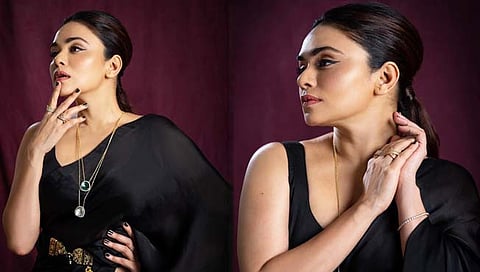 Amruta Khanvilkar : स्लिव्हलेस ब्लॉऊजमध्ये ‘ब्लॅक ब्युटी’ चंद्रमुखीचा अनोखा अंदाज