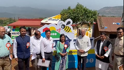 देशातील पहिले ‘मधाचे गाव’ प्रकल्पाचा मांघर गावी शुभारंभ