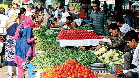 पारगाव : पालेभाज्या, फळभाज्यांचे दर कडाडले !