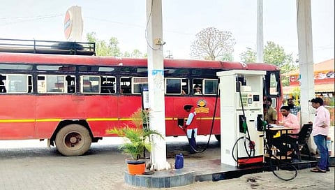 सातारा : एसटी बसची वारी; खासगी पंपांच्या दारी