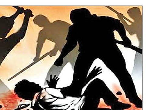 पिंपरी : जावेच्या मुलाला मारहाण करीत घरावर दगडफेक; चौघांवर गुन्हा दाखल