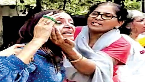 दोषींची ‘वर्दी’ उतरवत नाही, तोवर मुलाच्या रक्ताचे डाग धुणार नाही!