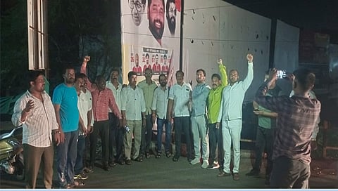 एकनाथ शिंदे यांचे समर्थन करणारे बॅनर फाडले, धुळ्यात शिवसेनेत फूट