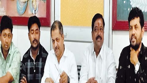 सोलापूर : पाण्याविषयी गप्प बसाल तर घरासमोर अॅटमबॉम्ब फोडू