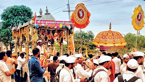तेंचि रूप विटे देखिलें आम्ही